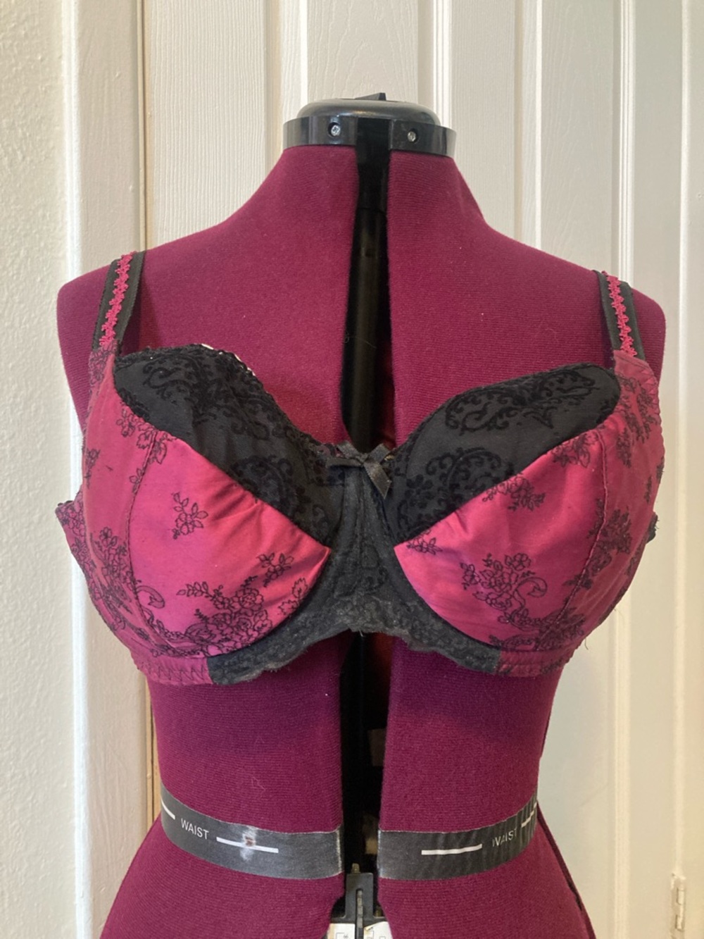 Women's Lace-Trim Burgundy and Black Underwire Bra Kris line